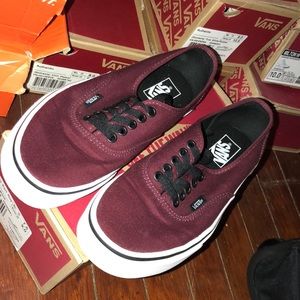 Port Royale/Black Authentic Lo Pro Vans